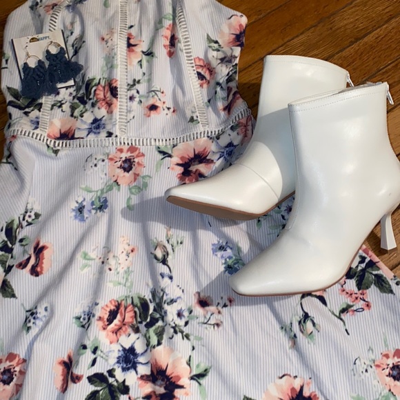 Lulu’s White Booties - Picture 2 of 10